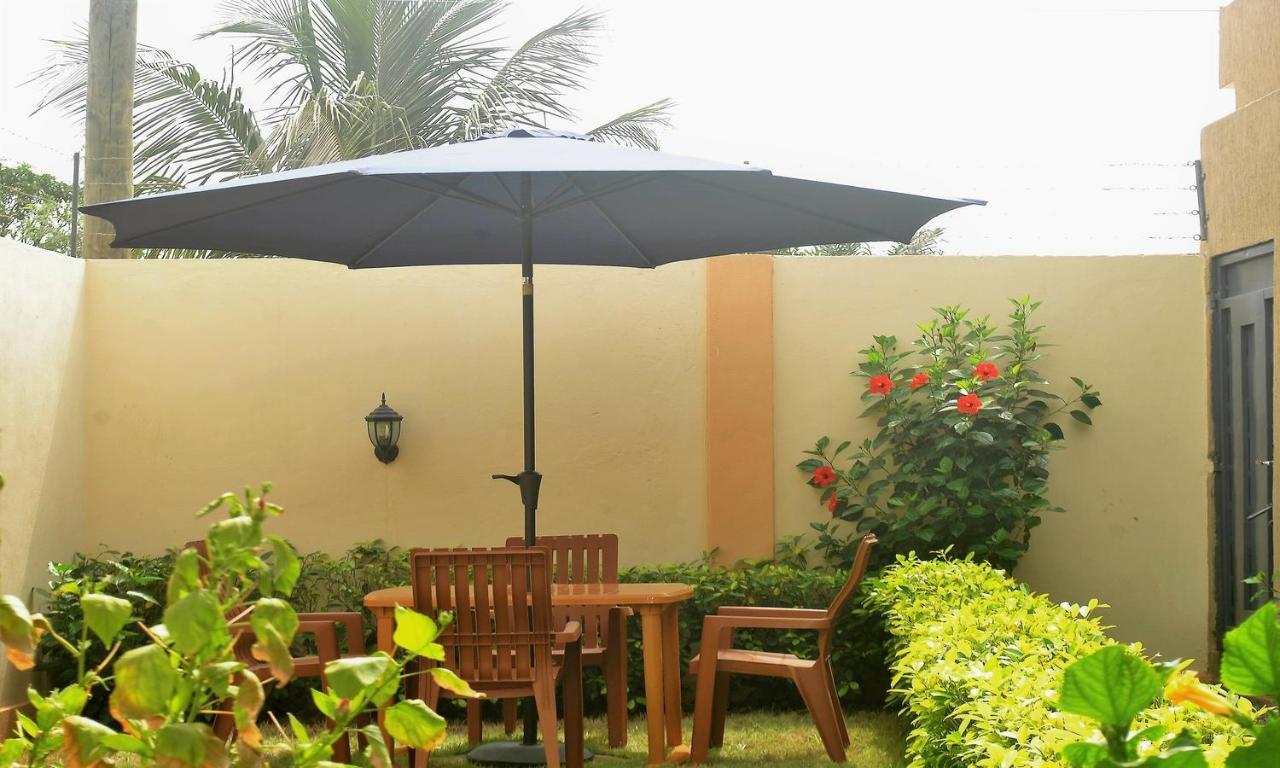 Villa Beach Avepozo Ломе Экстерьер фото